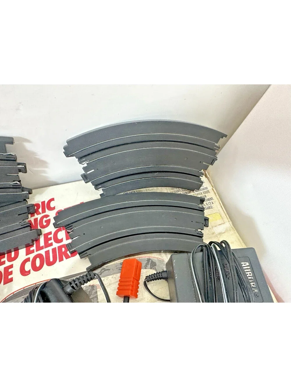 Vintage Tomy AFX Formula 1 Team Challenge Slot Car Track Set Controllers Power